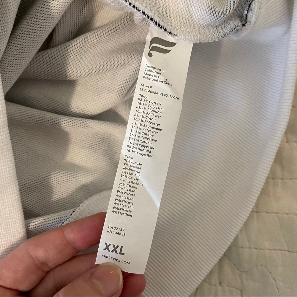Fabletics Pullover - Picture 6 of 6